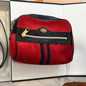 Lightly Used Authentic Gucci Fanny Pack - original box